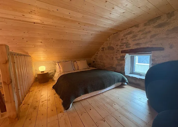 Neds Barn *